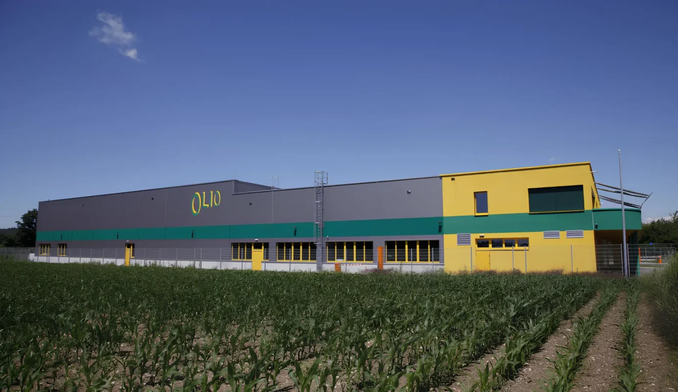 Firmengebäude von OLIO in Wels mit grün-gelber Fassade